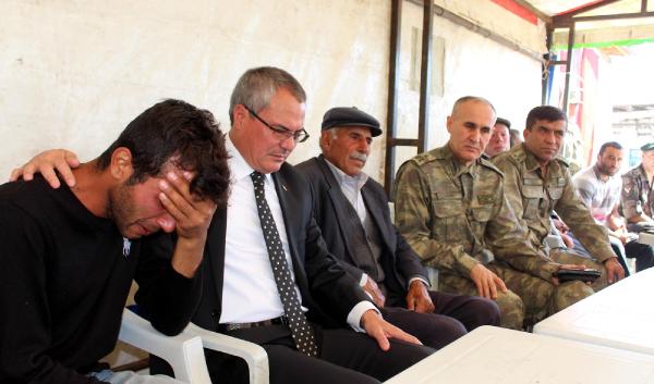 Ardahanlı şehit Uzman Çavuş'un babası, Vali'yi ağlattı