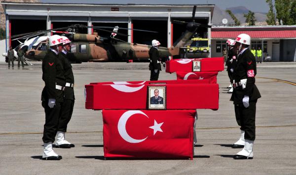 Dağlıca şehitleri Van'dan törenle memleketlerine uğurlandı