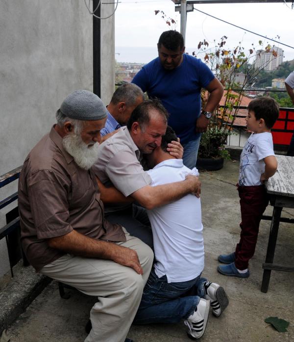 Şehit polisin Zonguldak'taki baba evine ateş düştü