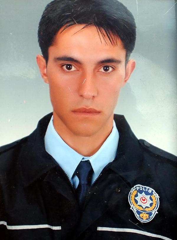 Şehit polis memuru Adem Cankurtaran evli ve 1 çocuk babasıydı