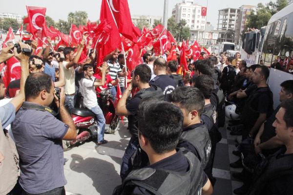 Şanlıurfa'da şehitler için yürüyüş