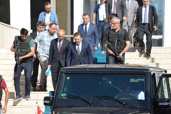 Iğdır'da polis konvoyuna 1 tonluk patlayıcı ile hain tuzak: 13 şehit, 1 yaralı (4)