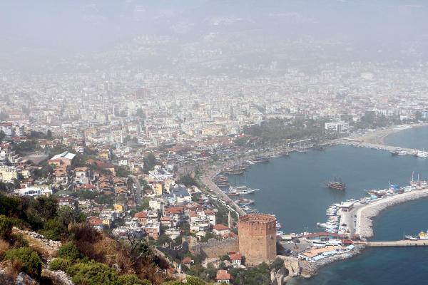Toz bulutu Alanya'da hayatı olumsuz etkiledi