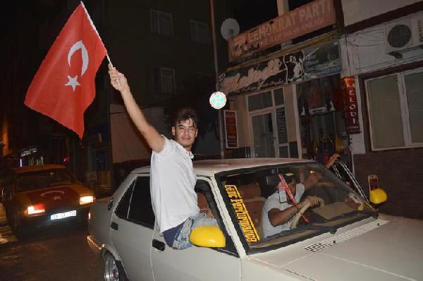 Çineliler, terörü yürüyerek protesto eti