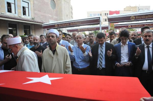 Şehit astsubayın cenaze töreninde Bakan Avcı'ya protesto