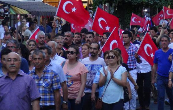 Aydın'da 3 bin kişi terörü lanetledi