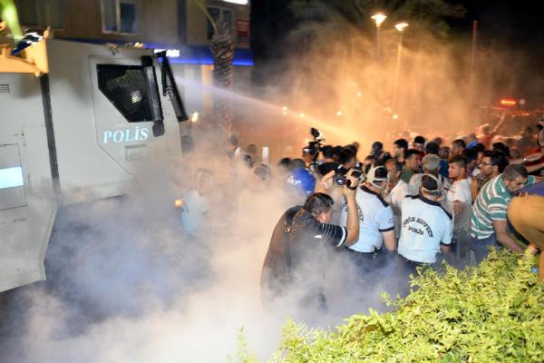 HDP binasına yürümek isteyen gruba polis müdahale etti