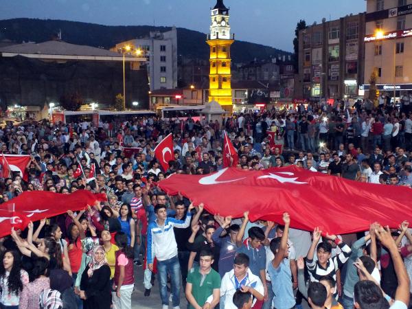 Yozgat'ta 'Şehide Saygı, Teröre Lanet' yürüyüşüne 10 bin kişi katıldı