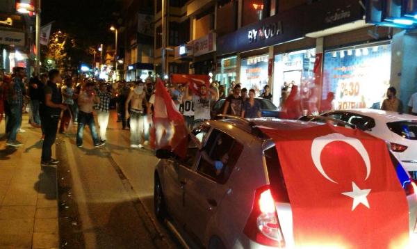 İzmit'te teröre lanet yürüyüşünde gerginlik
