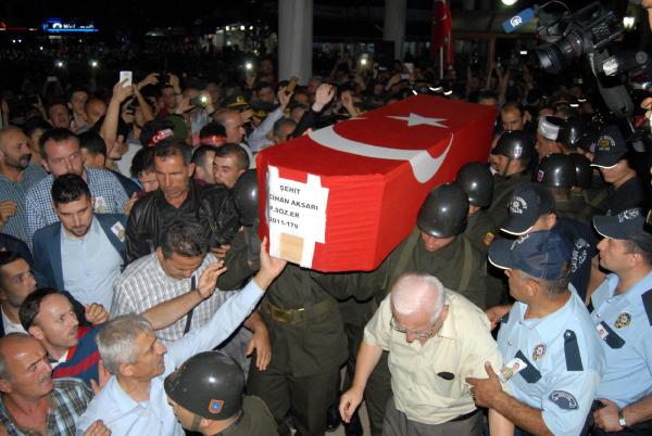 Düzce'de 10 binler şehidini uğurladı