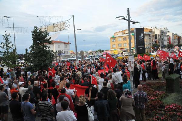 Yalova Ülkü Ocakları’ndan terör saldırılarına tepki yürüyüşü