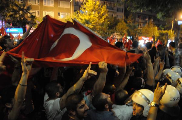 Bursa'da gergin yürüyüş