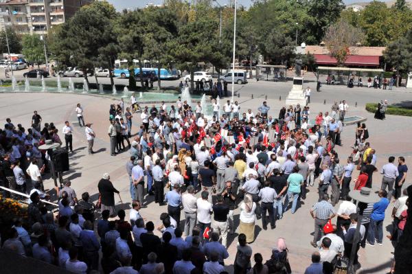 Elazığ'da teröre tepki eyleminde olaylar çıktı