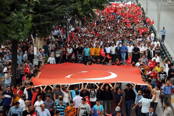 Sivas ve Tokat'ta binlerce kişi terörü lanetledi