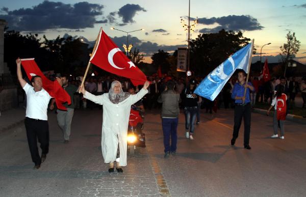 Erzurumlular ‘Şehitler ölmez, vatan bölünmez’ diyerek yürüdüler