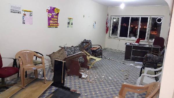 Ereğli'de HDP binasındaki eşyalar ateşe verildi