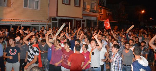 Bursa'da karşıt görüşlü grupların kavgasına polis müdahale etti