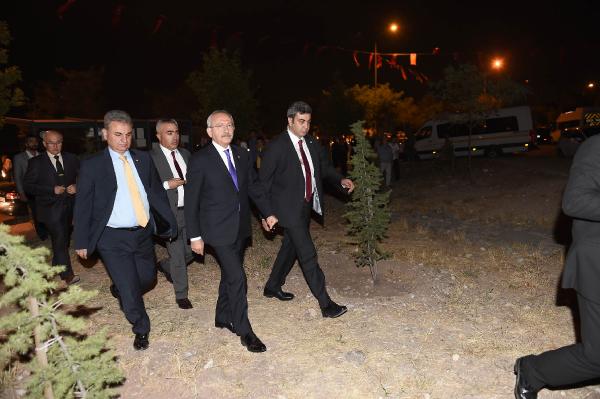 Kılıçdaroğlu'ndan Şehit Üstçavuş Okan Taşan'ın evine taziye ziyareti