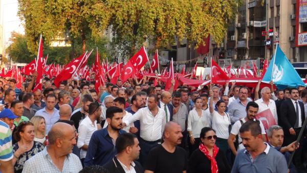 İzmir teröre tepki için yürüdü