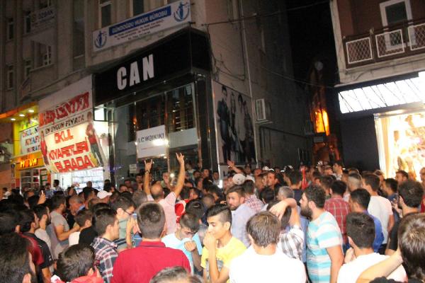 Niğde'de HDP il binasına saldırmak istediler