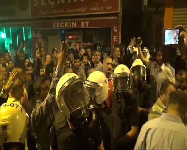 HDP Maltepe ilçe binasına saldıran gruba polis müdahalesi