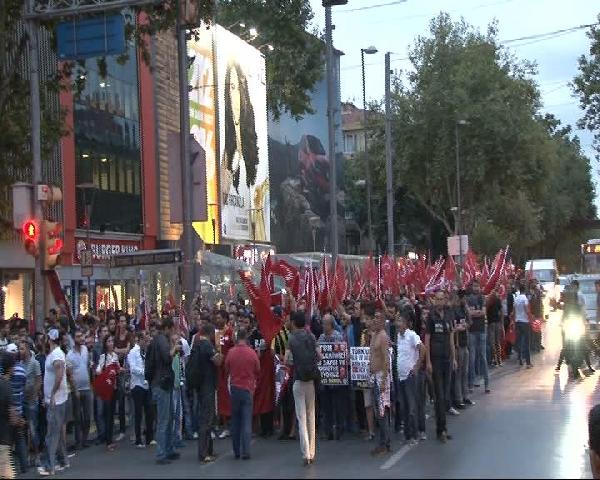 Kadıköy'de taraftarlardan 'Teröre hayır' yürüyüşü