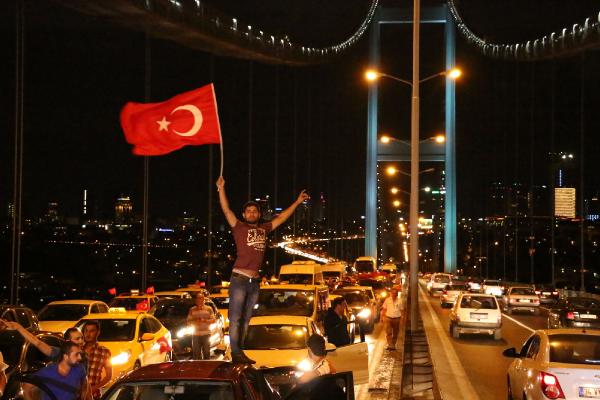 Taksicilerden Boğaz Köprüsü'nde terör protestosu