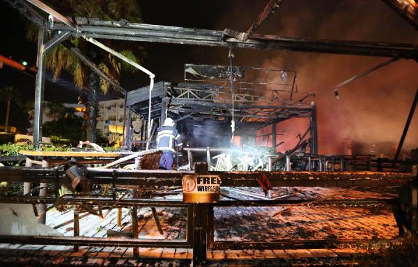 Manavgat’ta gergin gece,çok sayıda işyeri zarar gördü