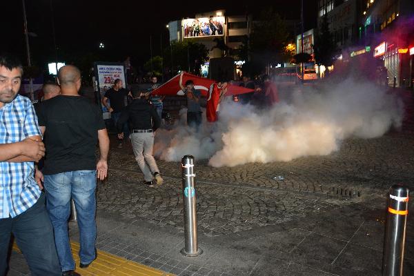 Gebze'de olaylı terör protestosu: 1 polis müdürü ile 3 gazeteci yaralandı