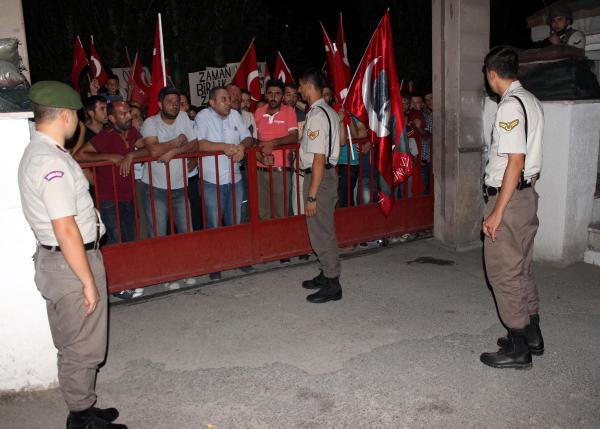 Terörü protesto edip, gönüllü askerlik başvurusu yaptılar