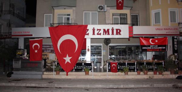 Terör protestosunda polise taşlı saldırı