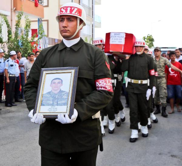 Dağlıca şehidi Uğur Yıldız'ın cenazesinde gözyaşları sel oldu