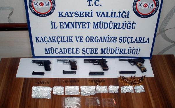 Kayseri'de uyuşturucu ve silah operosyonu 2 gözaltı