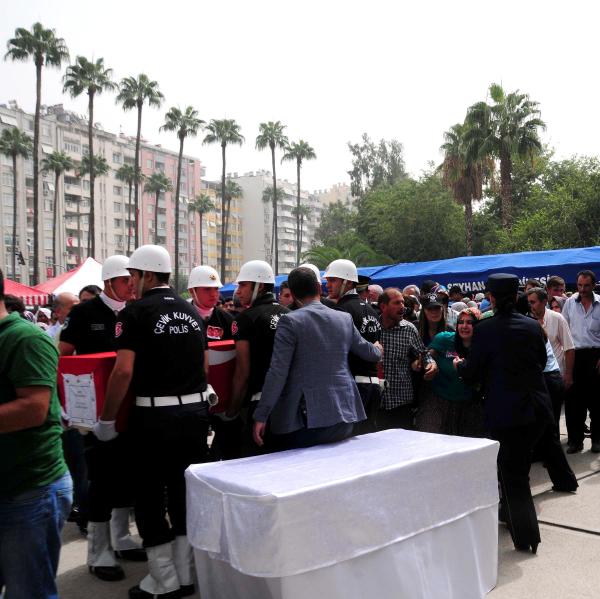 Adana 3 şehit polise ağladı