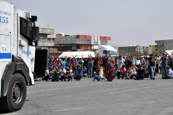 Şırnak ve Silopi'den Cizre'ye yürümek isteyenlere polis müdahale etti