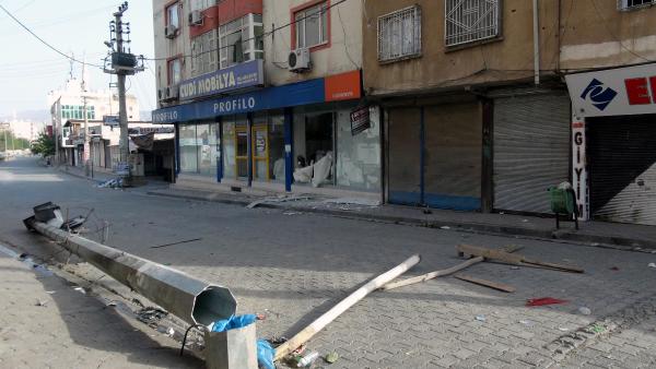 Sokağa çıkma yasağı uygulanan Cizre'de çatışmalar sürüyor
