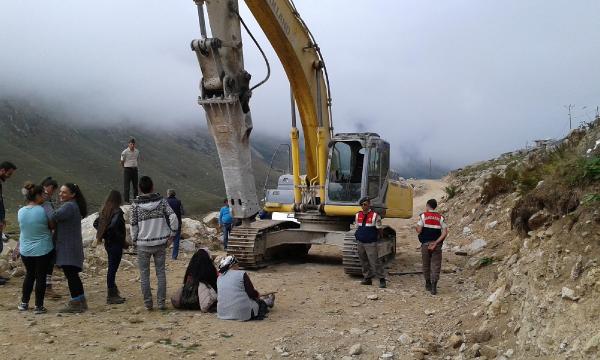 Çamlıhemşin'de köylüler Yeşil Yol'a yine izin vermedi