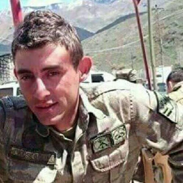 Dağlıca şehidi Uzman Çavuş Köseoğlu'nu eşi asker selamıyla karşıladı