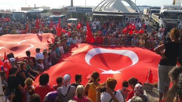Avşa'da terör protesto edildi