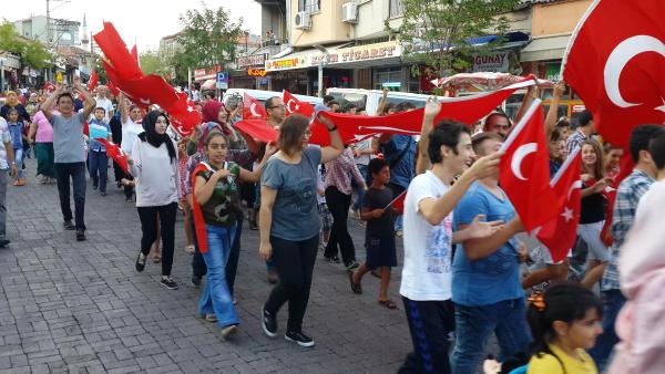 Şehitliğe gidip dua ettiler