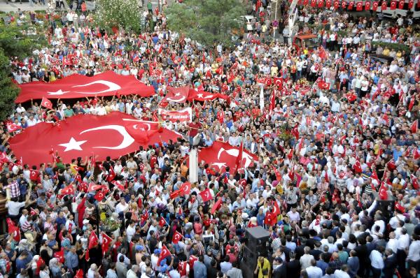 Kocaeli'ndeki gergin yürüyüşe 5 gözaltı