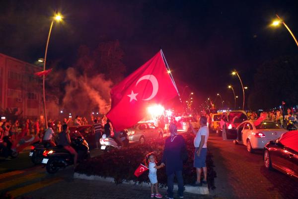 Marmaris'te terör protestosu sonrası olaylar çıktı: 17 gözaltı