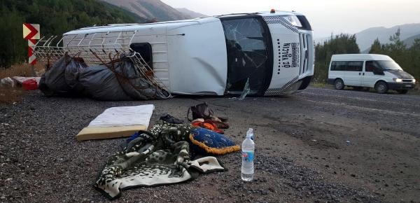 Fındık işçilerini taşıyan minibüsler çarpıştı: 1 ölü, 19 yaralı