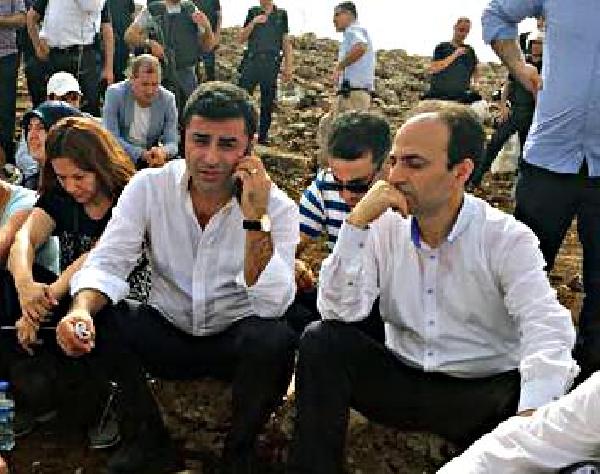 Cizre'ye gitmek isteyen HDP'lilerin yolu İdil'de kesildi (2)