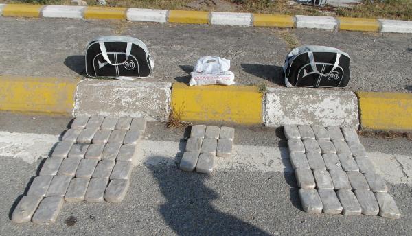 Polis memurunun otomobilinde 30 kilo eroin ele geçirildi