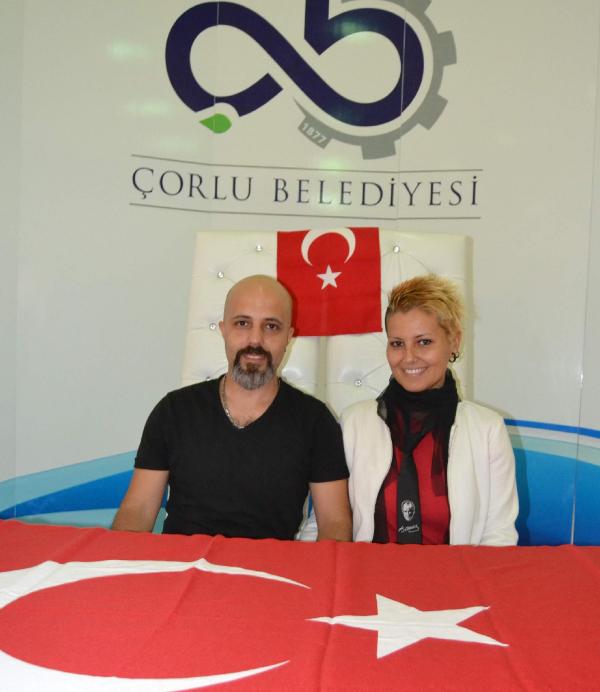 Nikahta şeker yerine Türk bayrağı dağıttılar