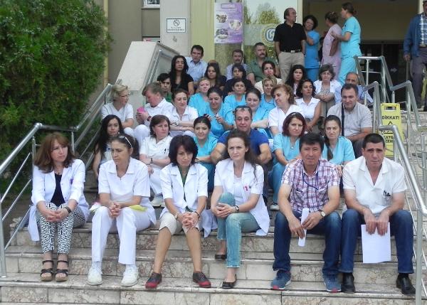 Sağlıkçılardan terör saldırılarına sessiz tepki