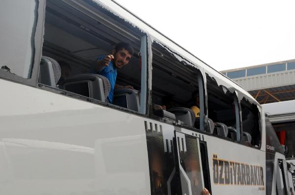 Diyarbakır'da STÖ'lerden saldırıya uğrayan otobüsler önünde ortak açıklama