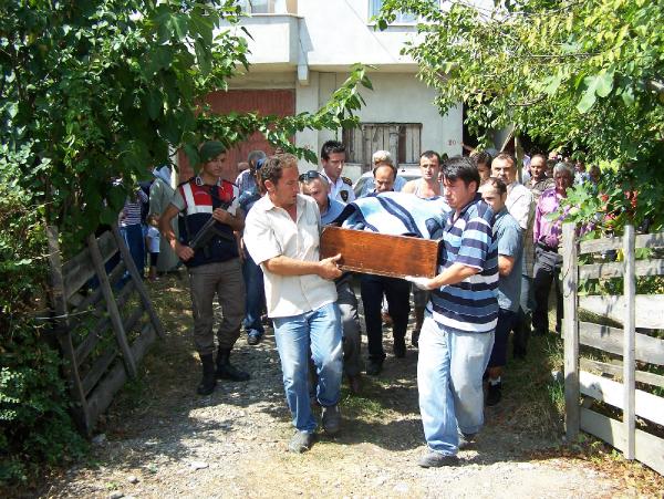 Emekli madenci banyoda ölü bulundu