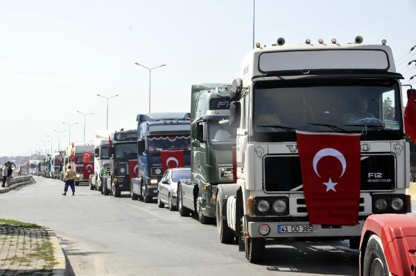 Karayolunda 150 TIR'la terörü protesto